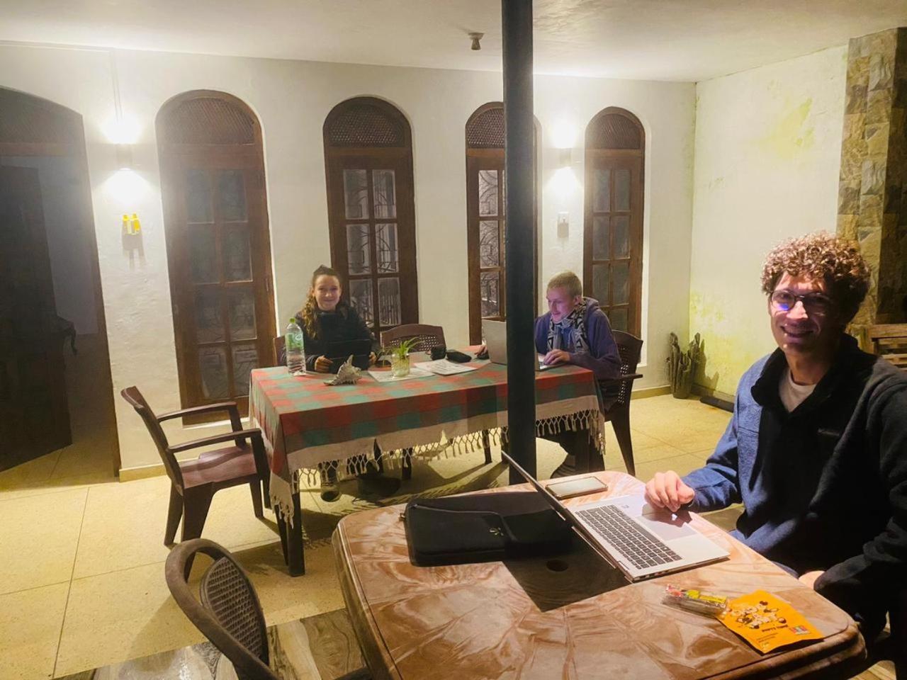 Farah Guest Inn 하푸탈레 외부 사진
